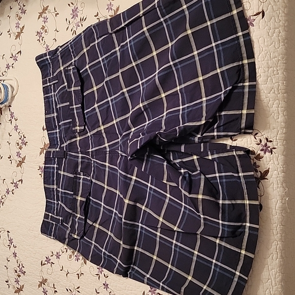 Shorts - Picture 2 of 3